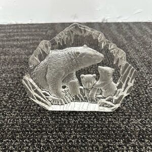 Polar Bear & Cubs Lead Crystal Glass 3D Image Paperweight Sculpture  Unsigned